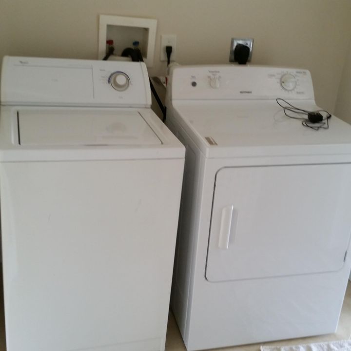 For Rent: $2,299 (3 beds, 2 baths, 2006 Square Feet)