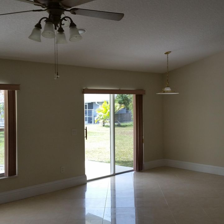 For Rent: $2,299 (3 beds, 2 baths, 2006 Square Feet)