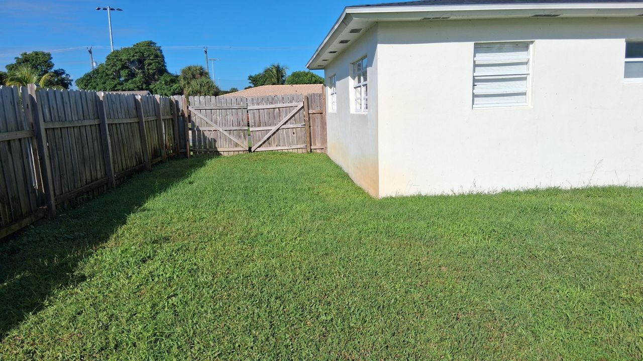 Под контрактом: $3,200 (4 спален, 2 ванн, 1215 Квадратных фут)