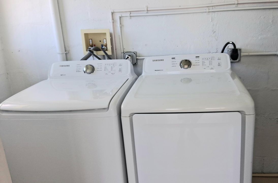 Под контрактом: $3,200 (4 спален, 2 ванн, 1215 Квадратных фут)