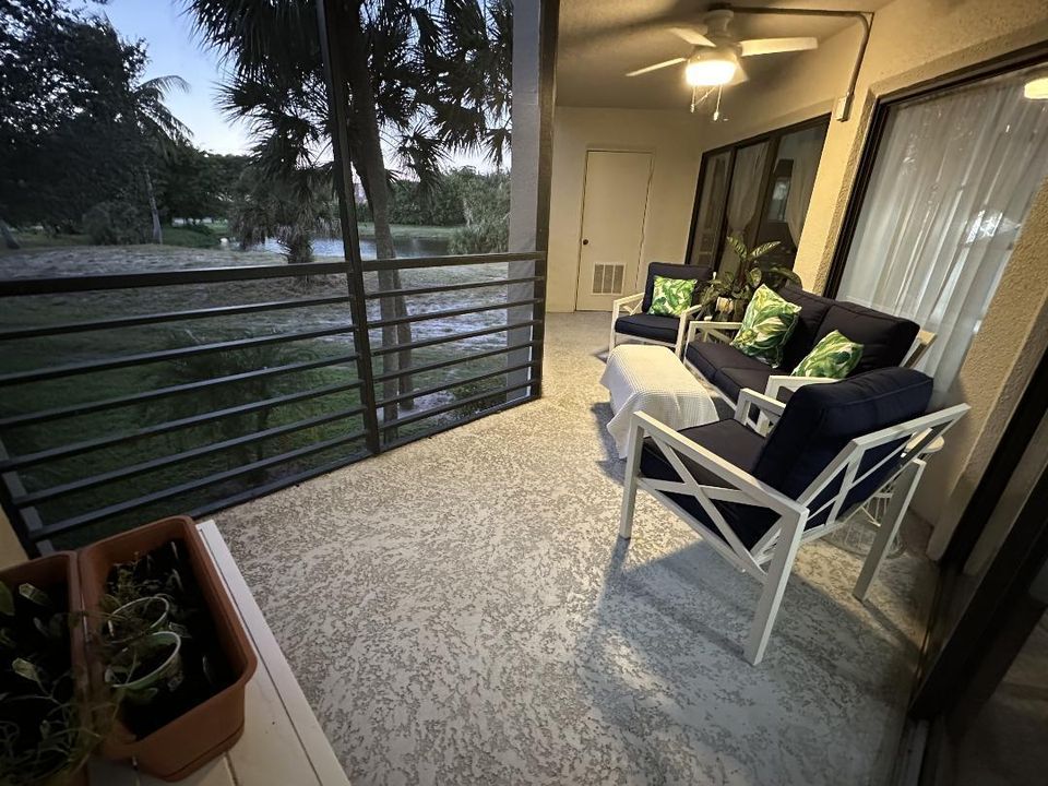 Active With Contract: $269,500 (2 beds, 2 baths, 1254 Square Feet)