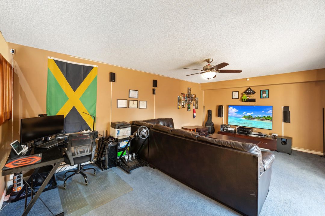 待售: $314,000 (2 贝兹, 2 浴室, 1236 平方英尺)