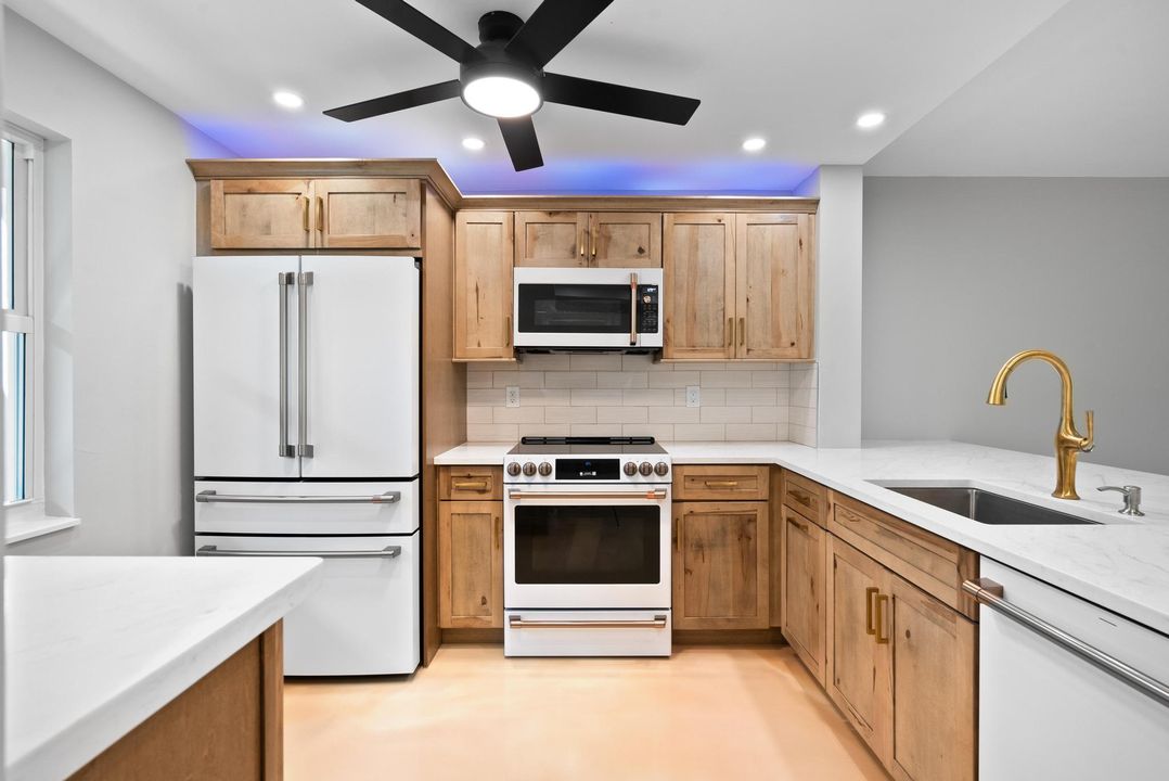 For Sale: $348,500 (2 beds, 2 baths, 1200 Square Feet)