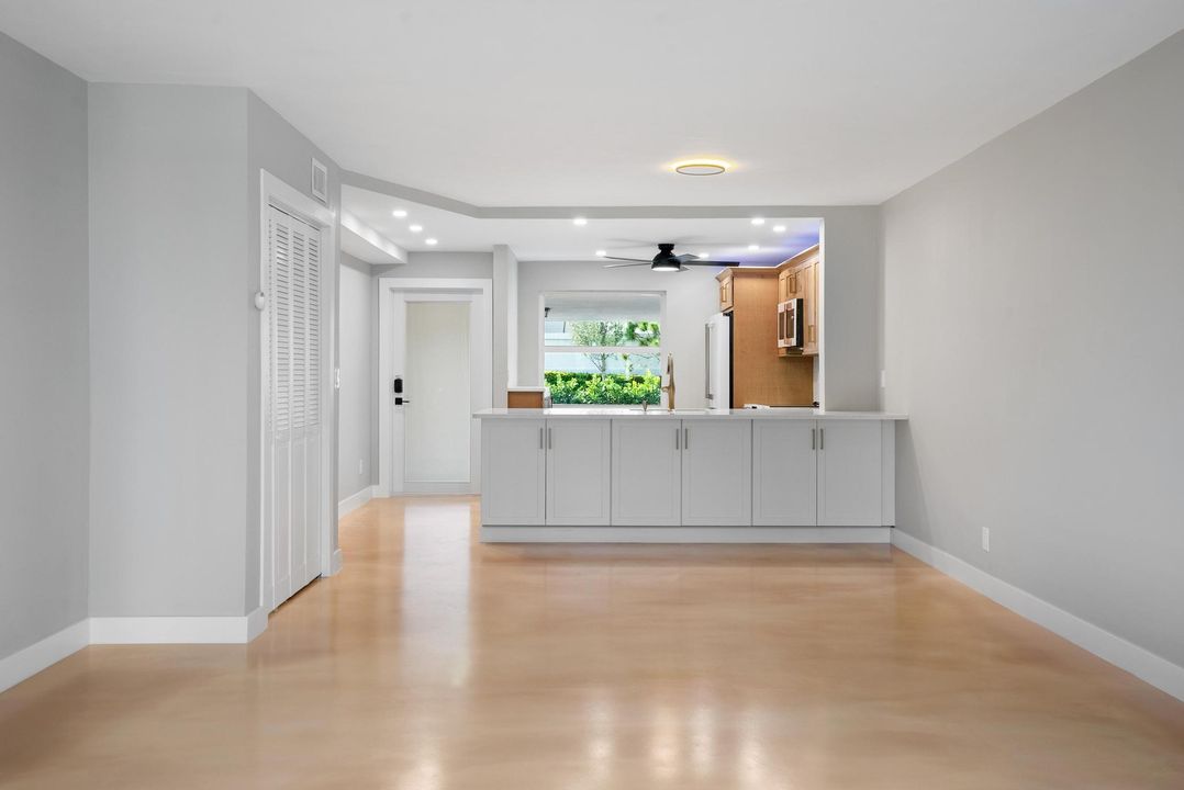 For Sale: $348,500 (2 beds, 2 baths, 1200 Square Feet)