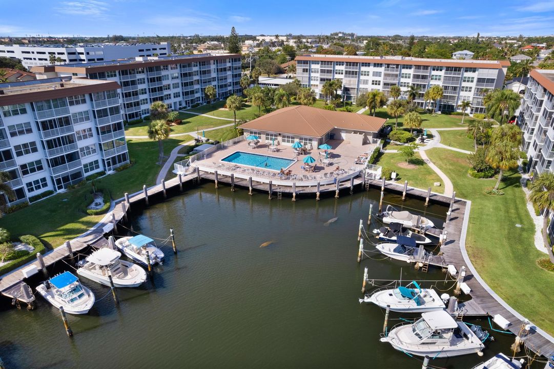 For Sale: $348,500 (2 beds, 2 baths, 1200 Square Feet)