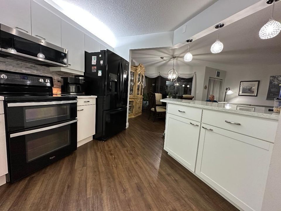 Active With Contract: $269,500 (2 beds, 2 baths, 1254 Square Feet)