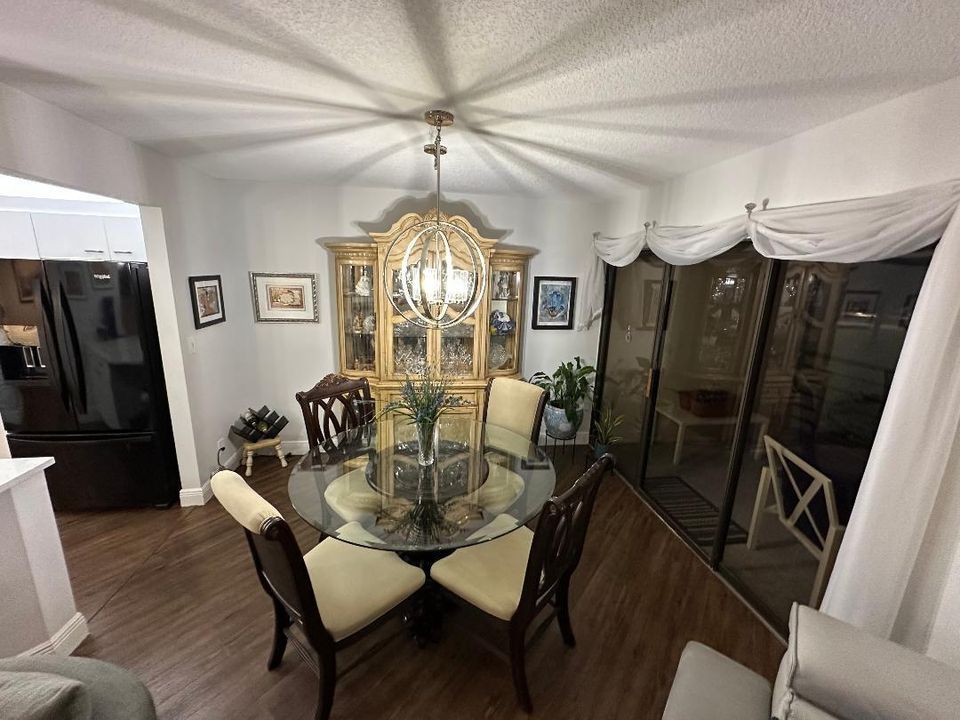 Active With Contract: $269,500 (2 beds, 2 baths, 1254 Square Feet)