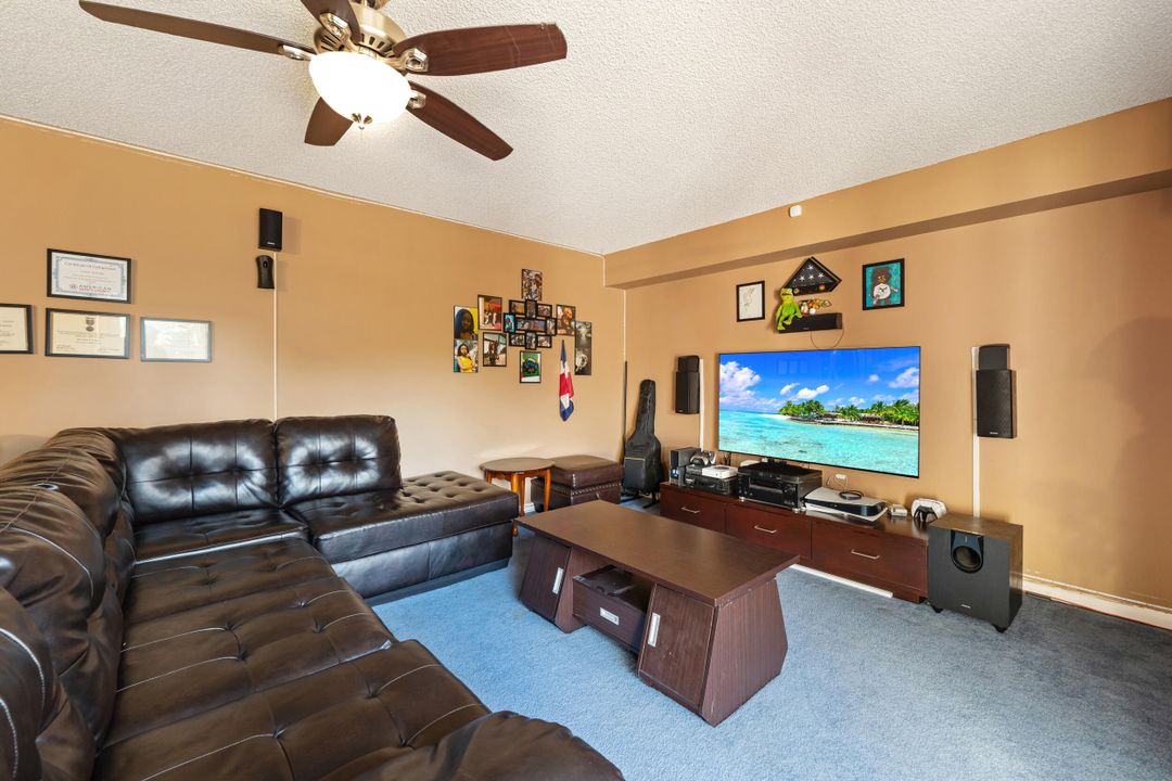 待售: $314,000 (2 贝兹, 2 浴室, 1236 平方英尺)