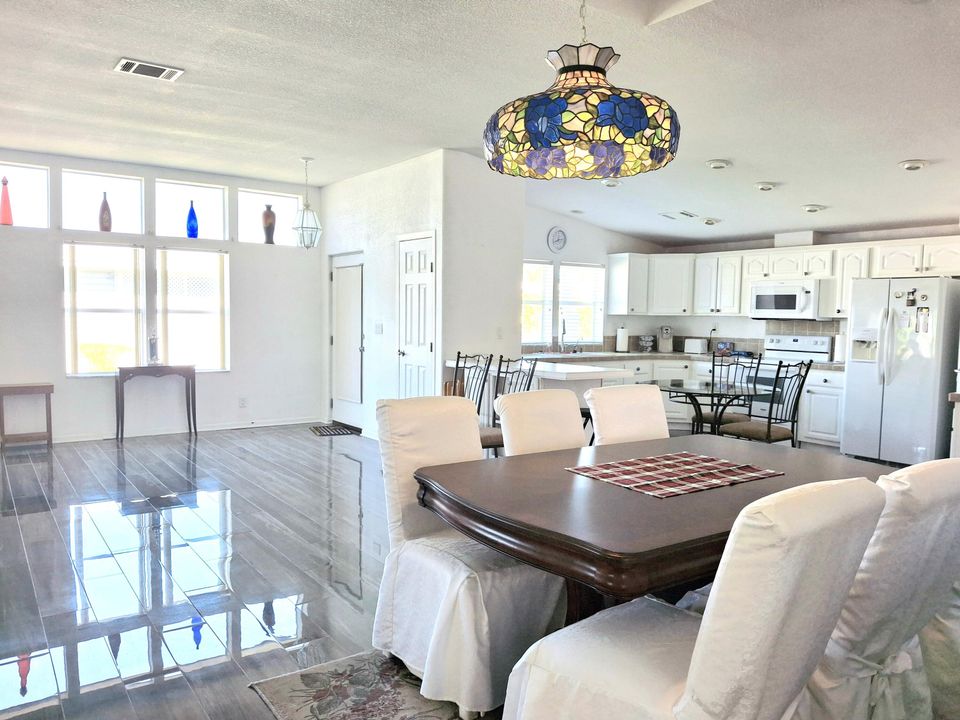 待售: $219,900 (2 贝兹, 2 浴室, 1840 平方英尺)