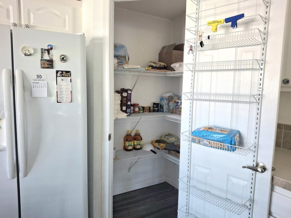 待售: $219,900 (2 贝兹, 2 浴室, 1840 平方英尺)