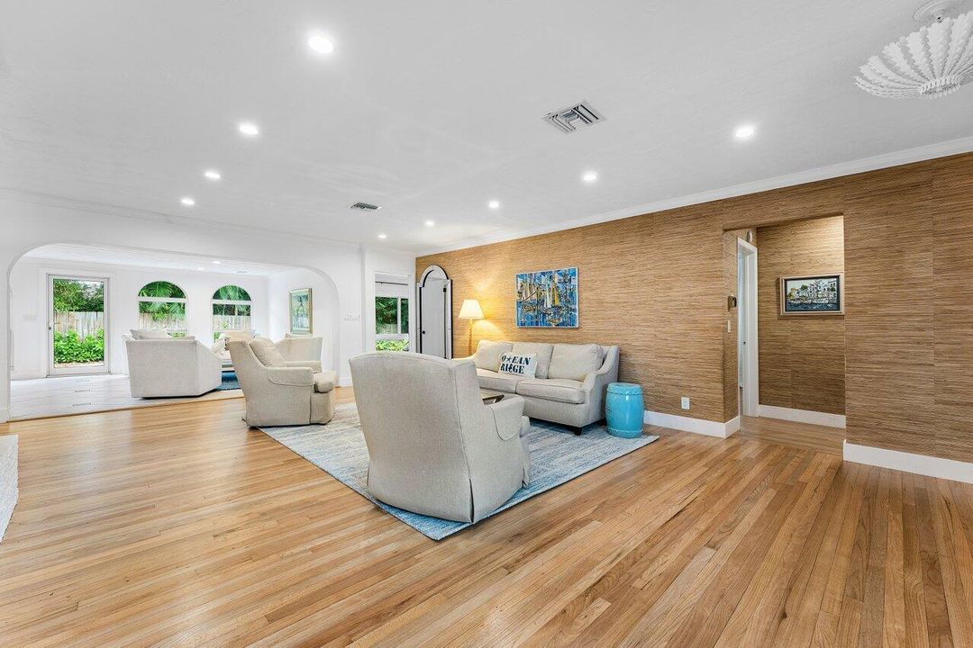 For Rent: $9,500 (3 beds, 2 baths, 1636 Square Feet)