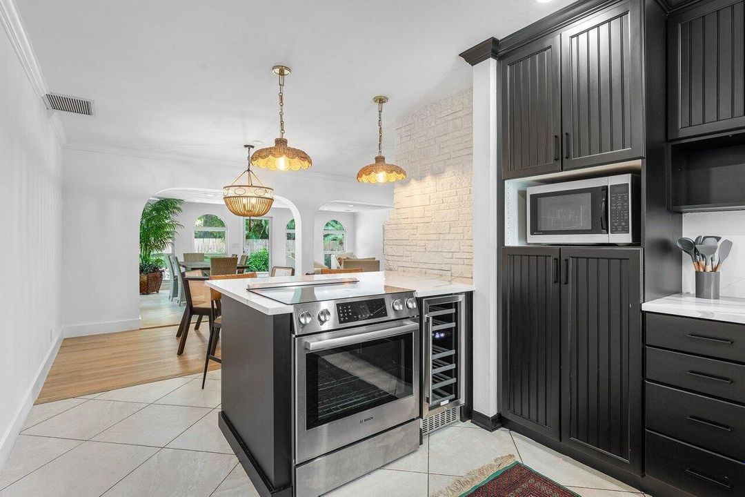 For Rent: $9,500 (3 beds, 2 baths, 1636 Square Feet)