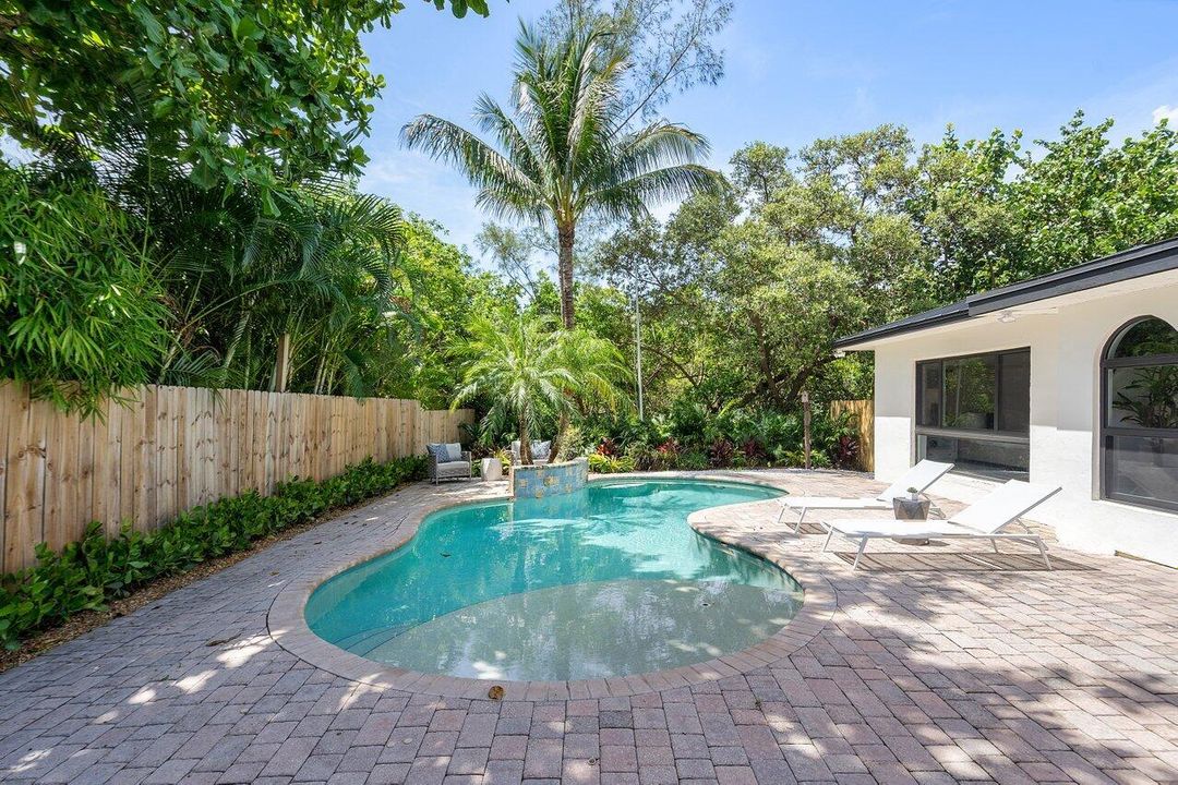 For Rent: $9,500 (3 beds, 2 baths, 1636 Square Feet)