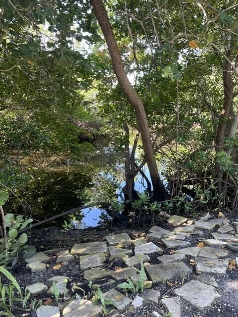 For Rent: $9,500 (3 beds, 2 baths, 1636 Square Feet)