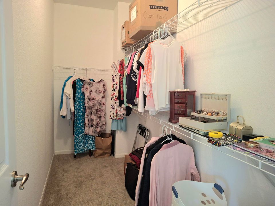 待售: $219,900 (2 贝兹, 2 浴室, 1840 平方英尺)