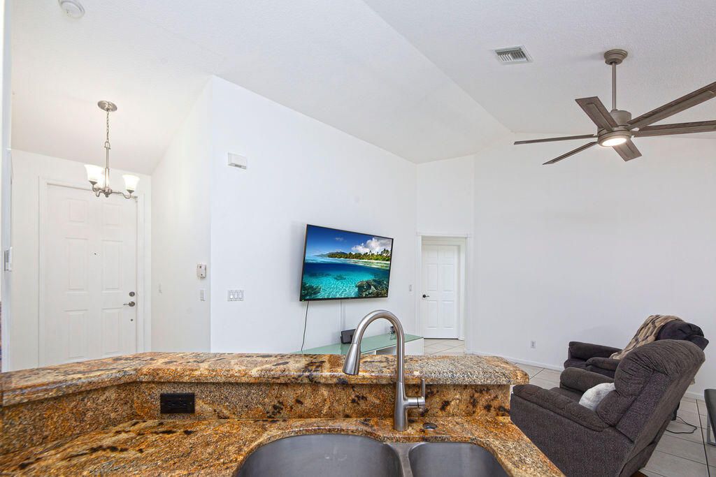 For Sale: $649,900 (4 beds, 2 baths, 1852 Square Feet)