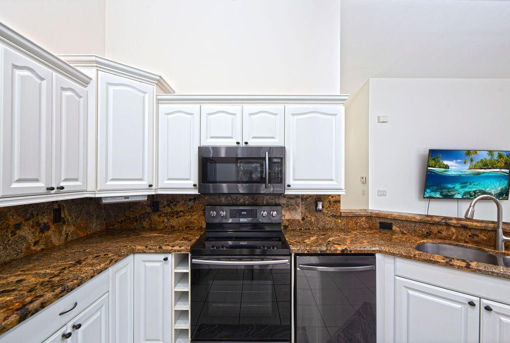 For Sale: $649,900 (4 beds, 2 baths, 1852 Square Feet)