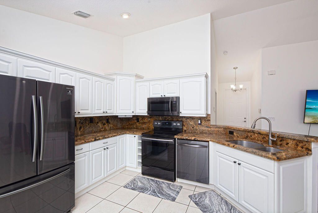 For Sale: $649,900 (4 beds, 2 baths, 1852 Square Feet)