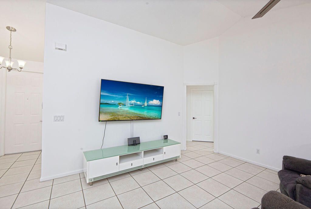 For Sale: $649,900 (4 beds, 2 baths, 1852 Square Feet)