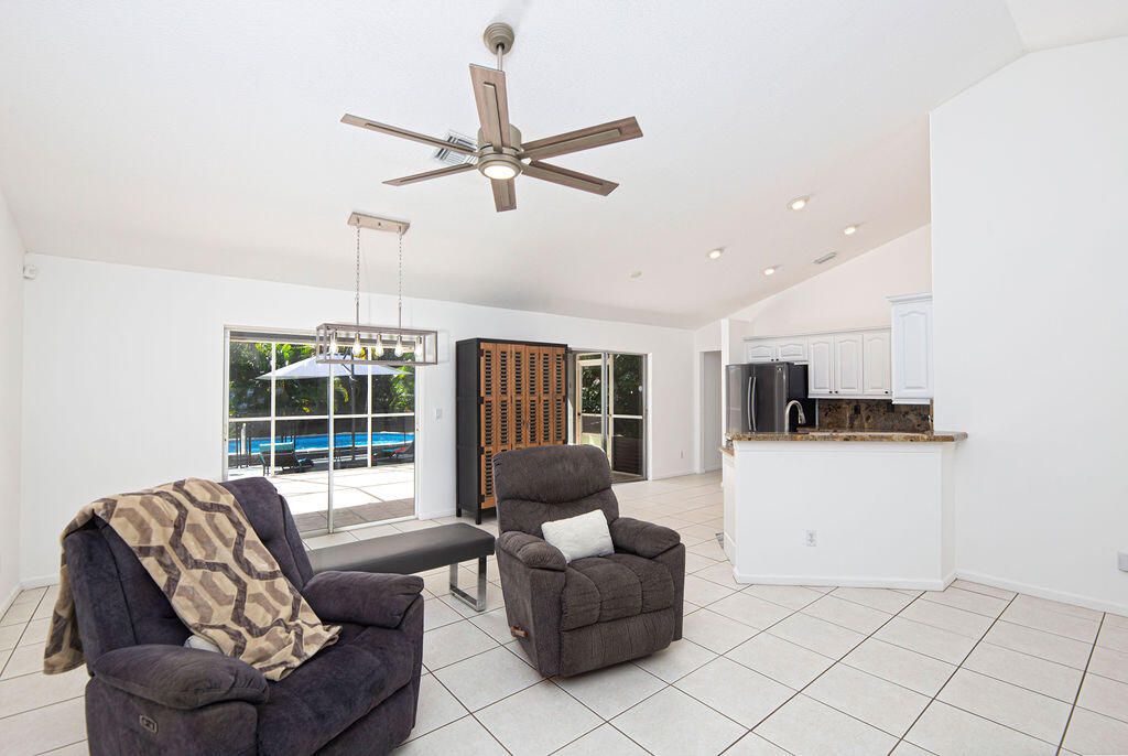 For Sale: $649,900 (4 beds, 2 baths, 1852 Square Feet)