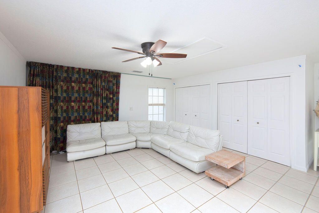 For Sale: $649,900 (4 beds, 2 baths, 1852 Square Feet)