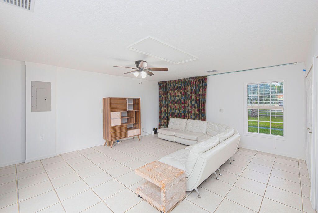 For Sale: $649,900 (4 beds, 2 baths, 1852 Square Feet)