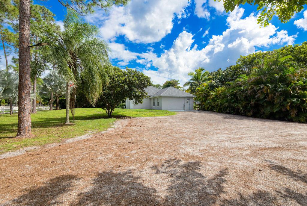 For Sale: $649,900 (4 beds, 2 baths, 1852 Square Feet)