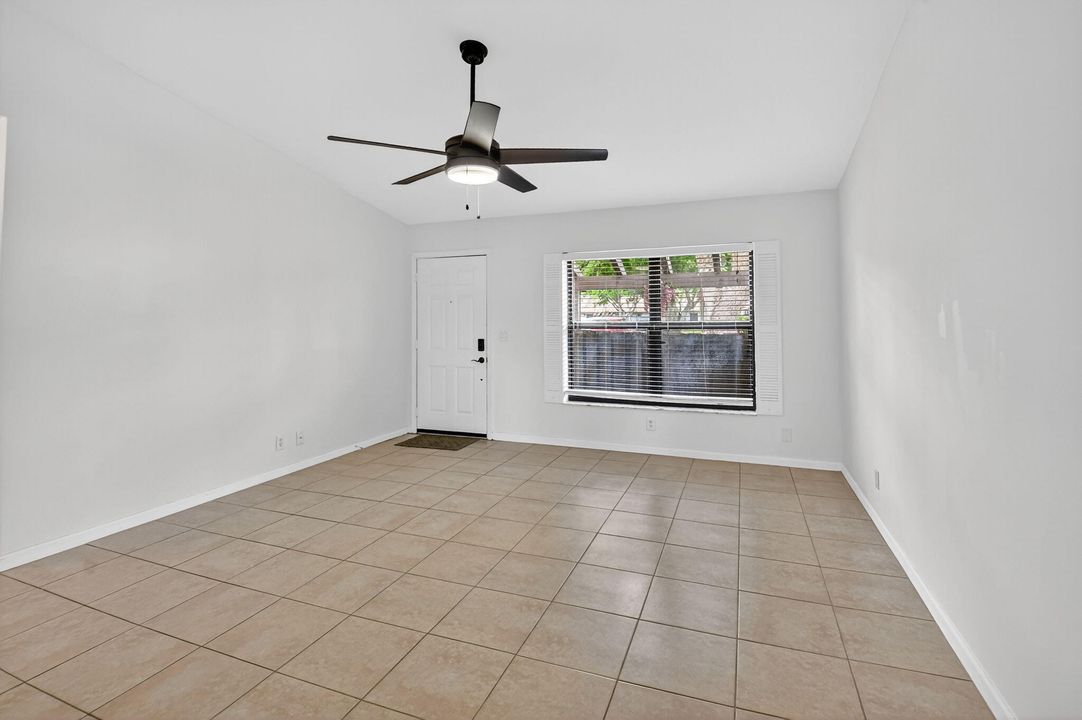 For Rent: $2,600 (3 beds, 2 baths, 1187 Square Feet)