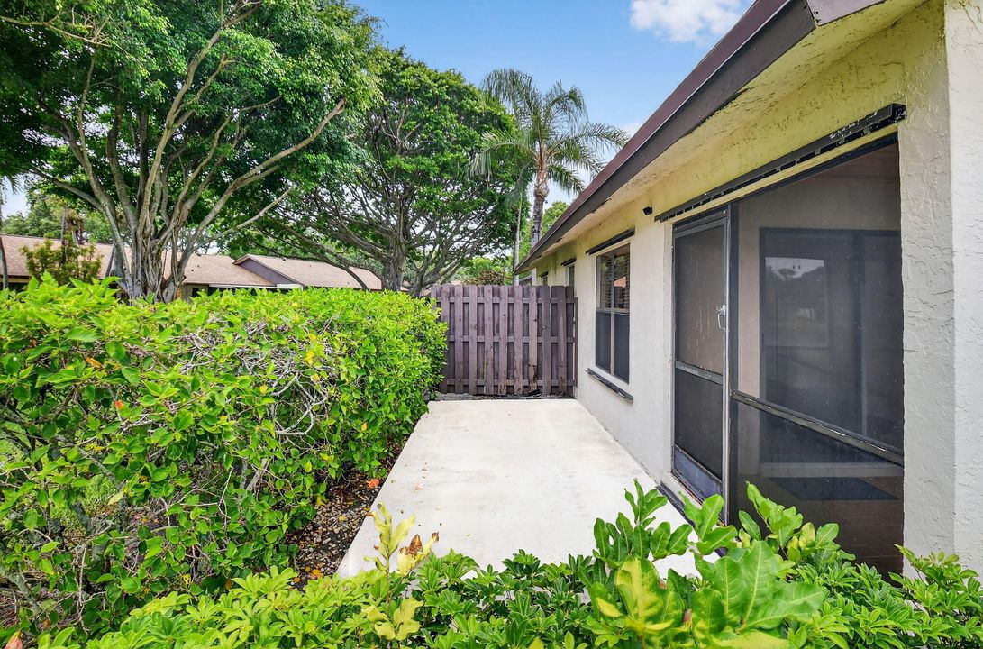 For Rent: $2,600 (3 beds, 2 baths, 1187 Square Feet)