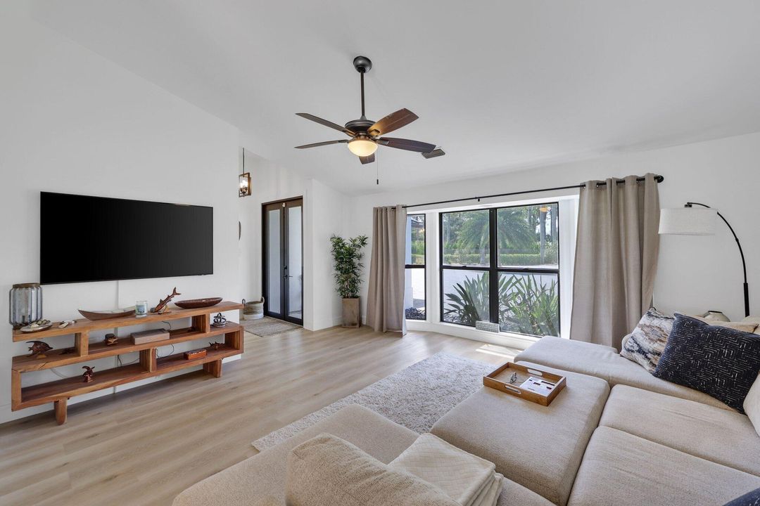 For Sale: $1,595,000 (4 beds, 3 baths, 2324 Square Feet)