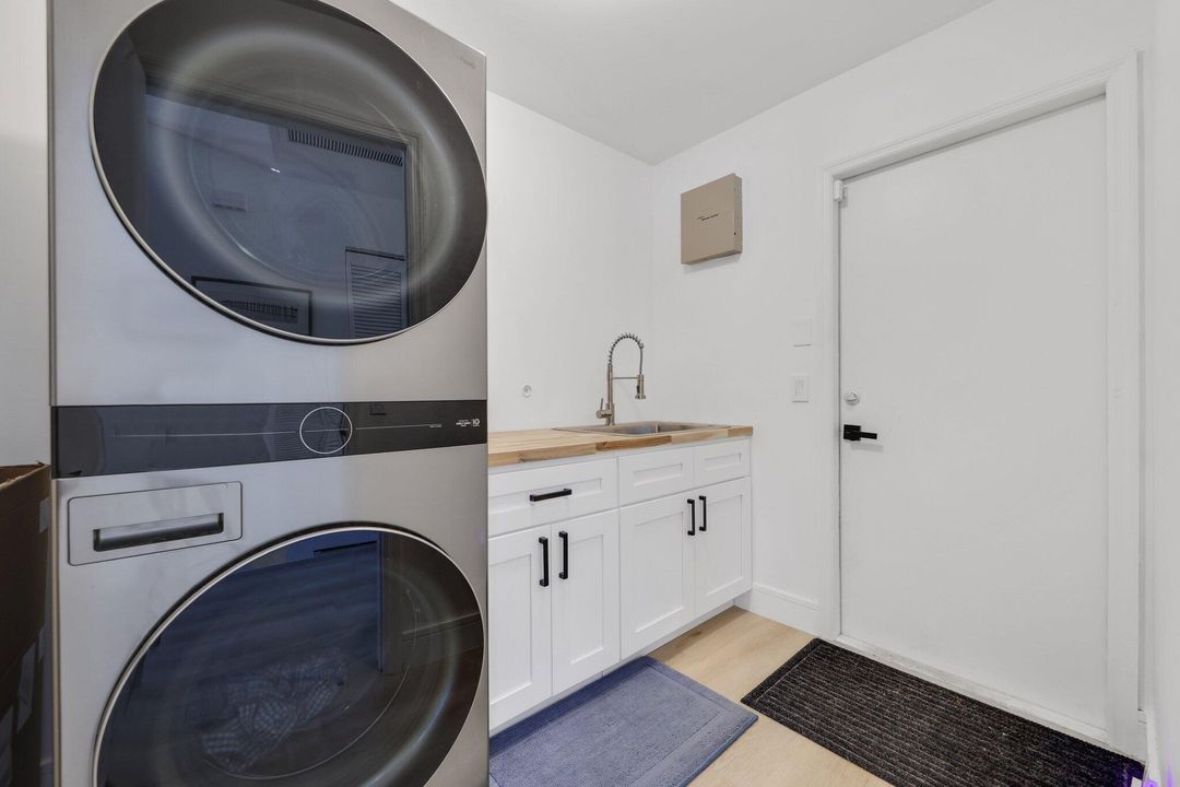 For Sale: $1,595,000 (4 beds, 3 baths, 2324 Square Feet)