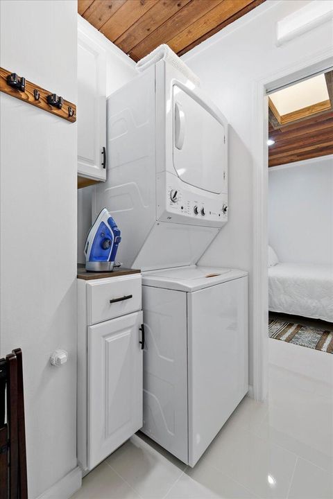 Под контрактом: $2,500 (1 спален, 1 ванн, 575 Квадратных фут)