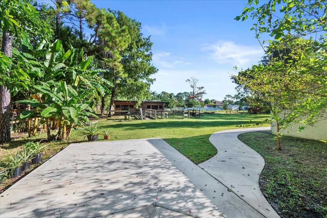 Под контрактом: $2,500 (1 спален, 1 ванн, 575 Квадратных фут)