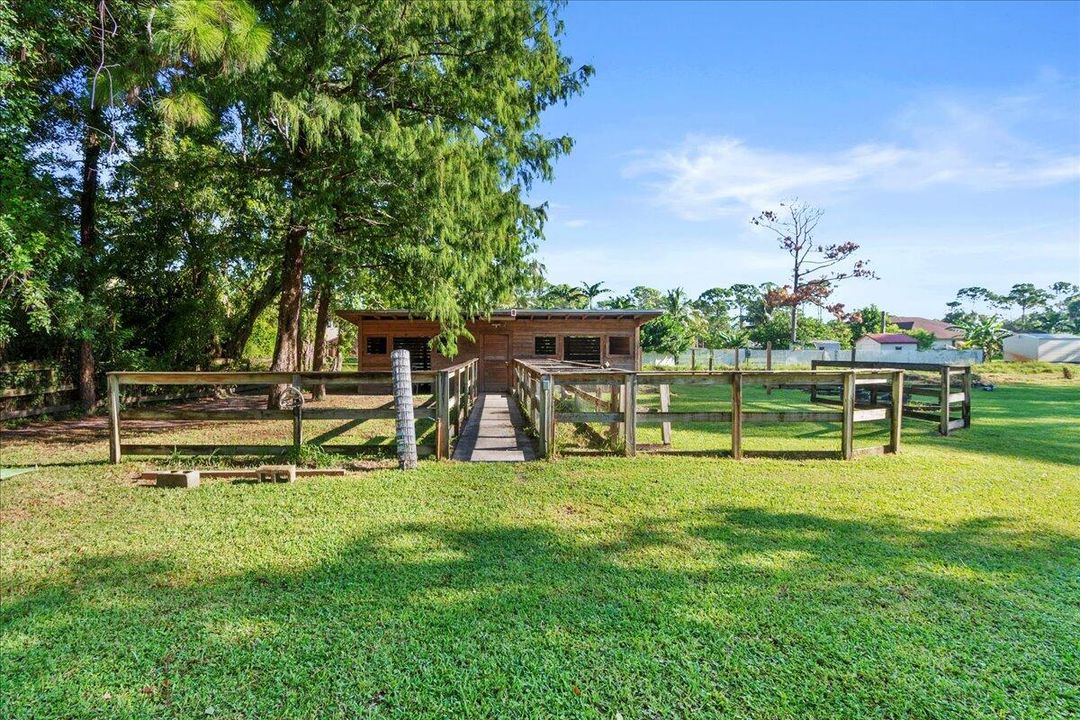 Под контрактом: $2,500 (1 спален, 1 ванн, 575 Квадратных фут)