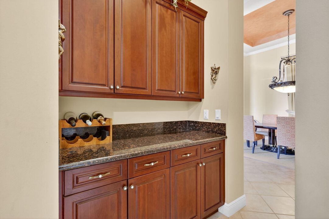 待售: $1,279,000 (4 贝兹, 3 浴室, 3651 平方英尺)