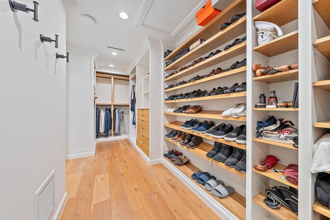 Active With Contract: $20,000 (4 beds, 4 baths, 3430 Square Feet)