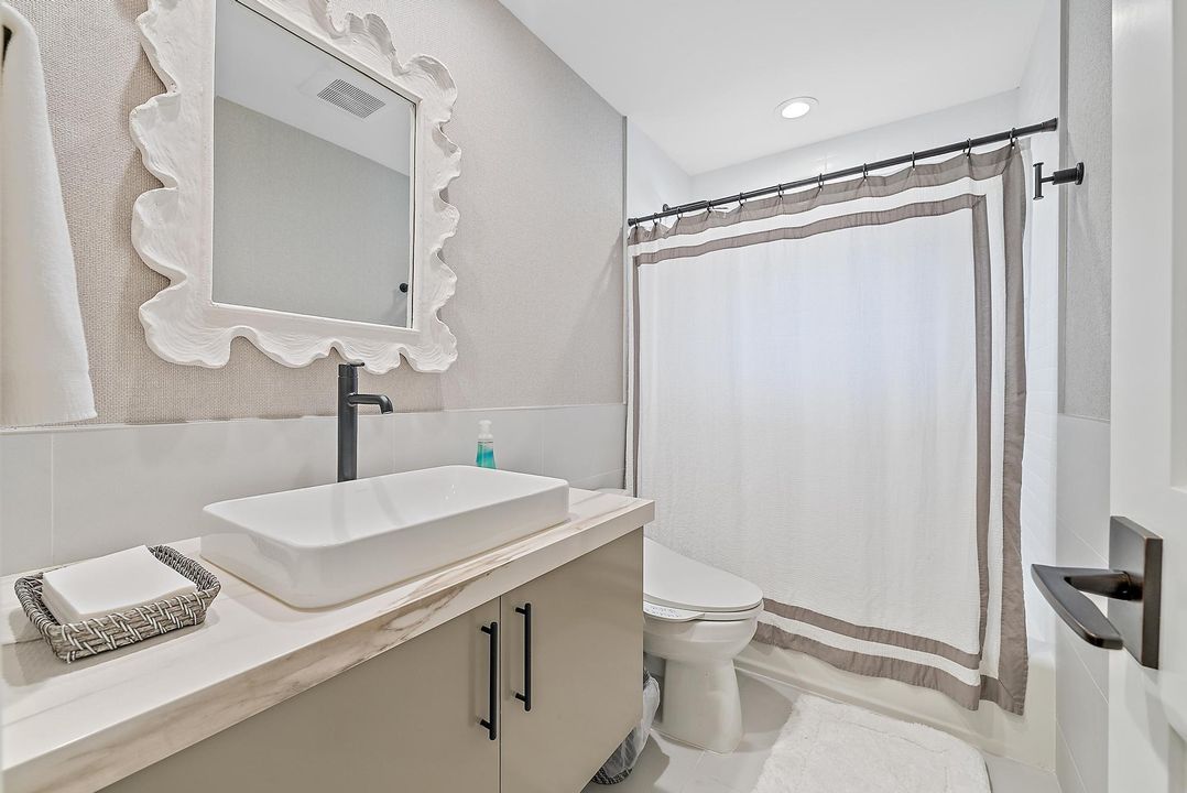 Active With Contract: $20,000 (4 beds, 4 baths, 3430 Square Feet)