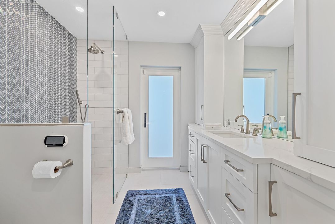 Active With Contract: $20,000 (4 beds, 4 baths, 3430 Square Feet)