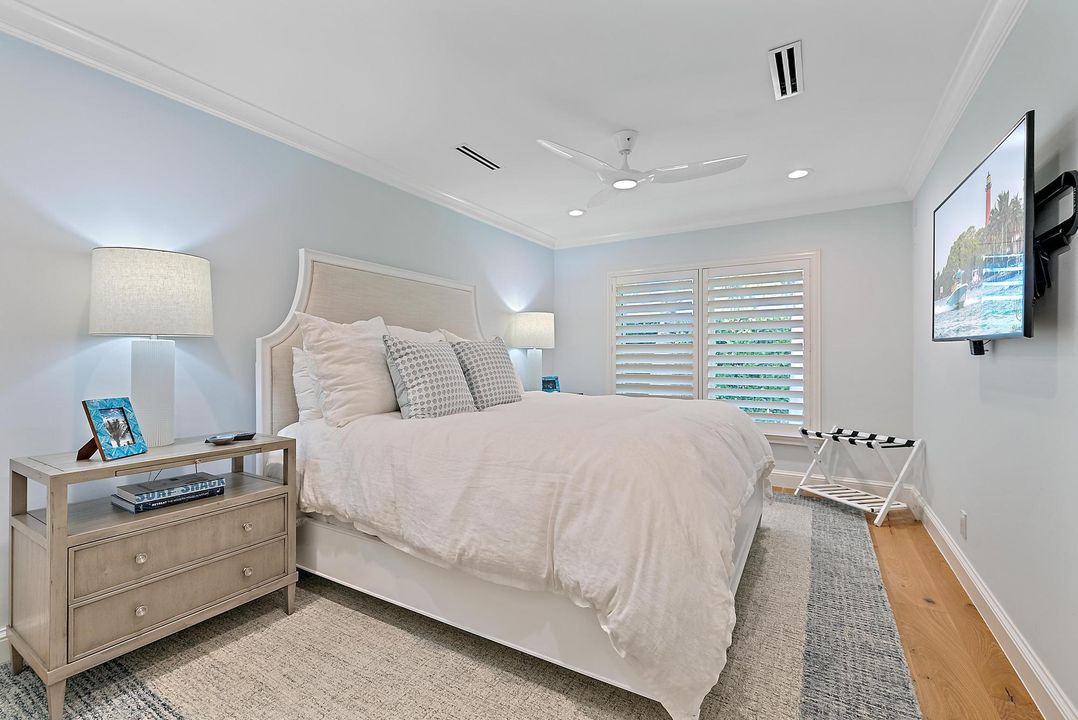 Active With Contract: $20,000 (4 beds, 4 baths, 3430 Square Feet)