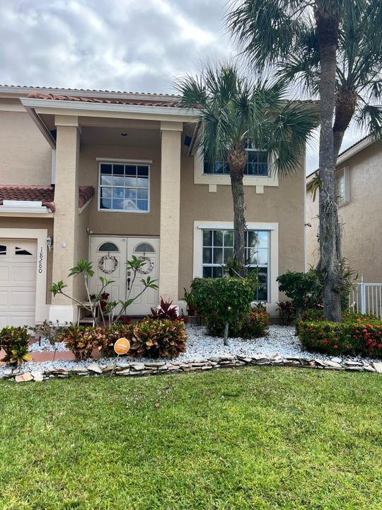 For Rent: $6,500 (4 beds, 2 baths, 2728 Square Feet)