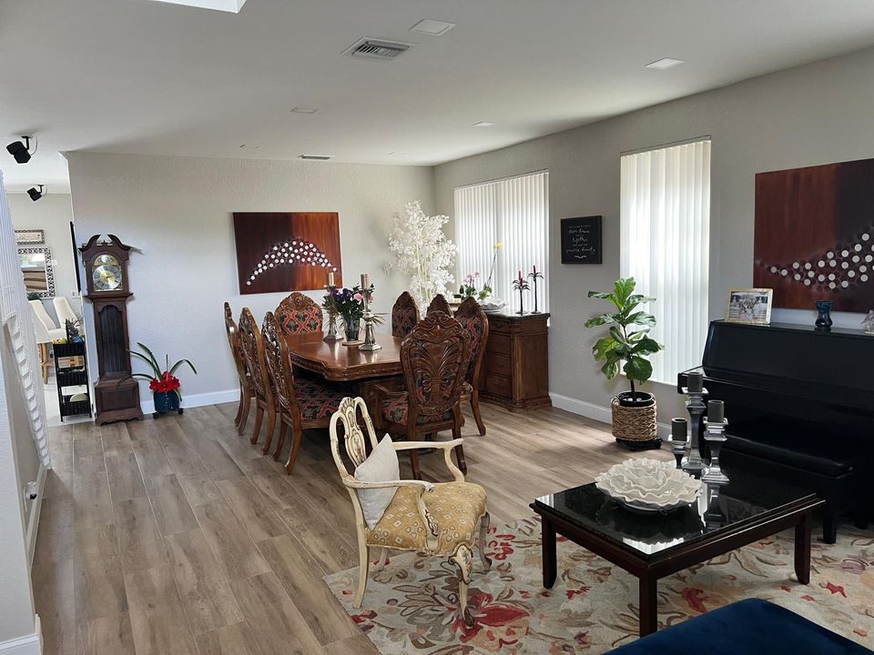 For Rent: $6,500 (4 beds, 2 baths, 2728 Square Feet)