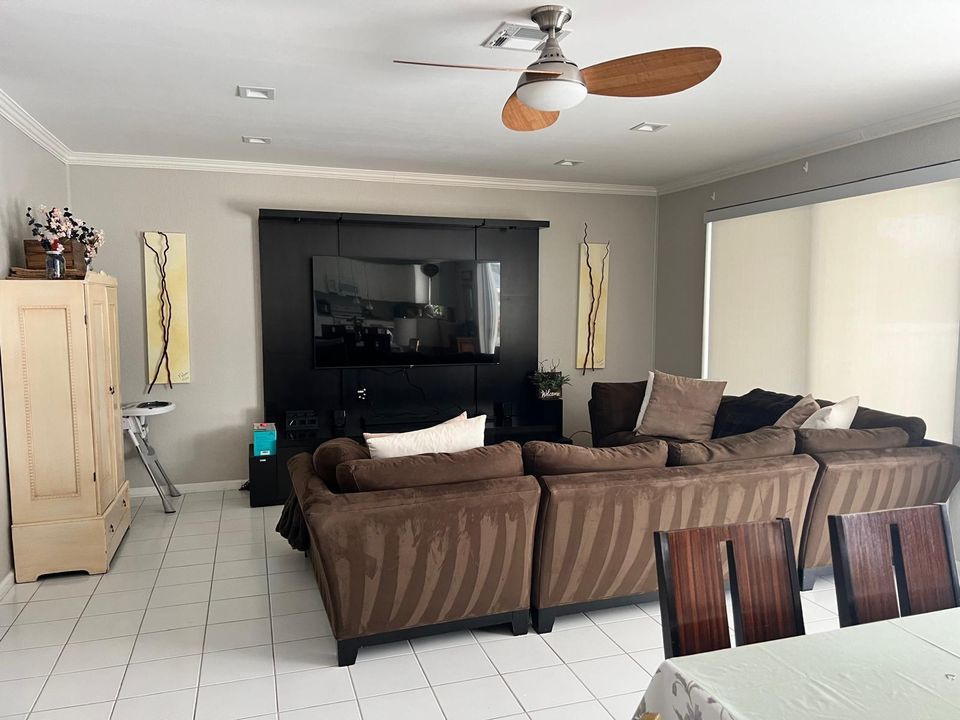 For Rent: $6,500 (4 beds, 2 baths, 2728 Square Feet)