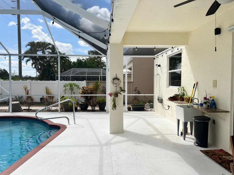 For Rent: $6,500 (4 beds, 2 baths, 2728 Square Feet)