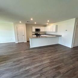 For Rent: $2,200 (4 beds, 2 baths, 1811 Square Feet)
