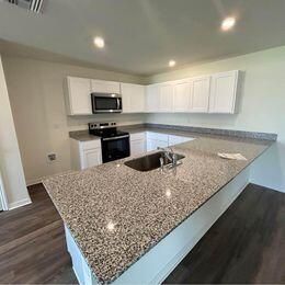 For Rent: $2,200 (4 beds, 2 baths, 1811 Square Feet)