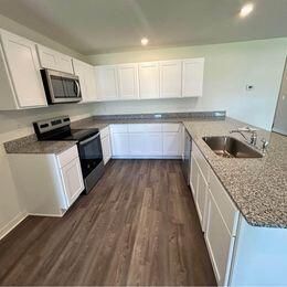 For Rent: $2,200 (4 beds, 2 baths, 1811 Square Feet)