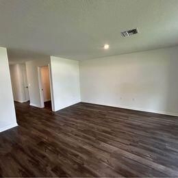 For Rent: $2,200 (4 beds, 2 baths, 1811 Square Feet)