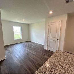 For Rent: $2,200 (4 beds, 2 baths, 1811 Square Feet)