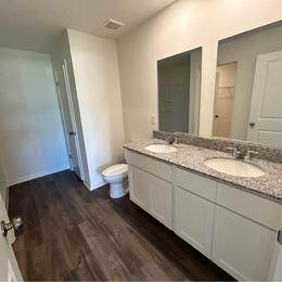 For Rent: $2,200 (4 beds, 2 baths, 1811 Square Feet)