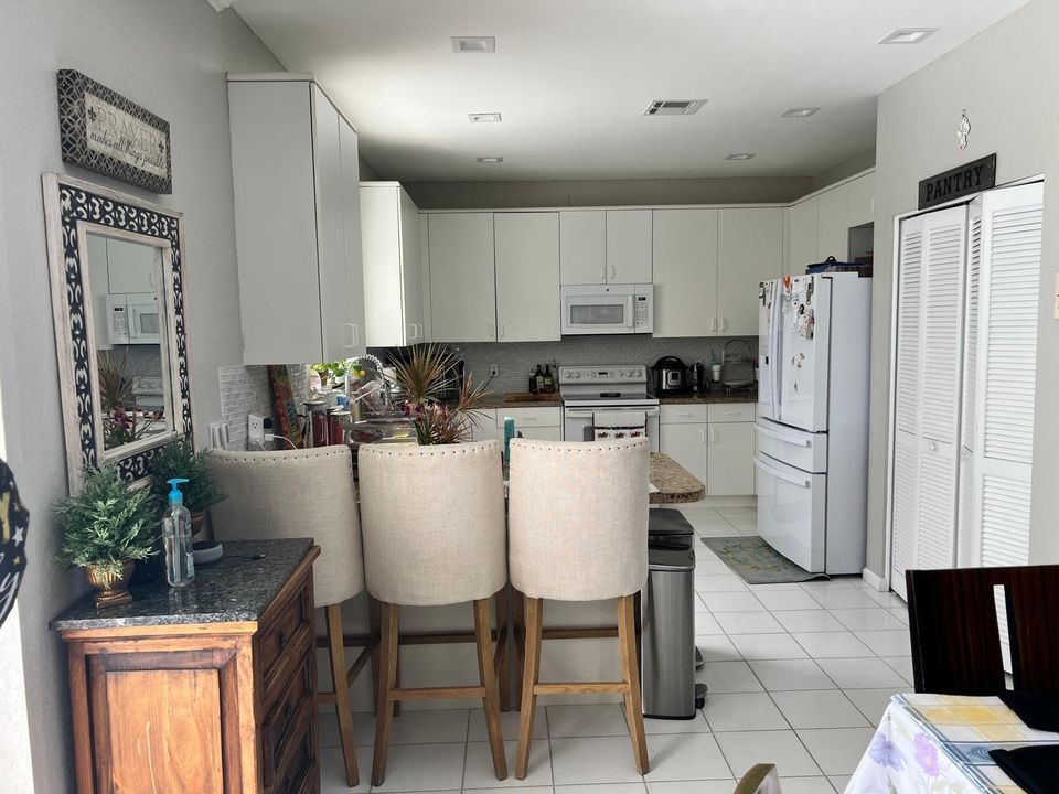 For Rent: $6,500 (4 beds, 2 baths, 2728 Square Feet)